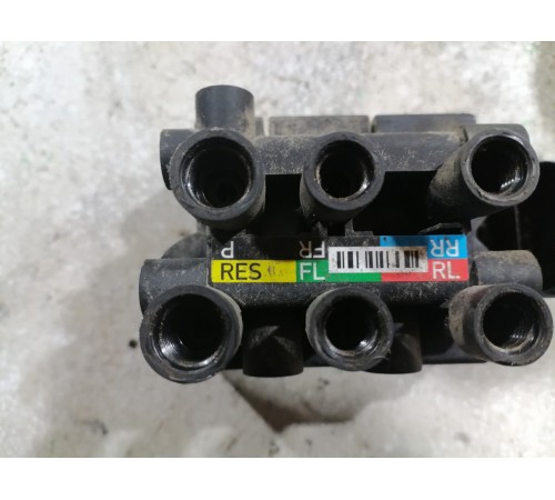 Блок клапанов пневмоподвески