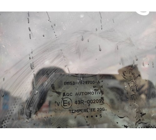 Глухое стекло(заднее правое)