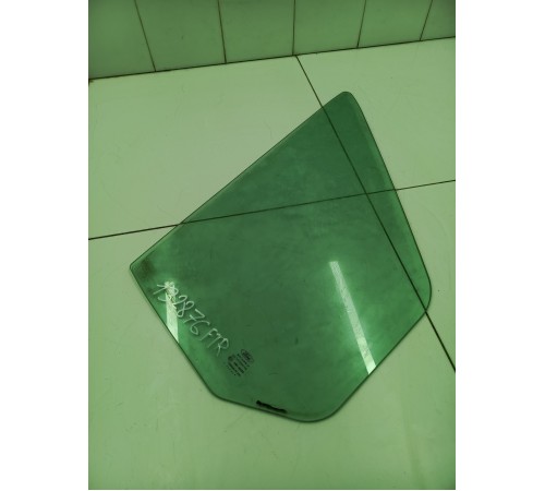 Стекло двери переднее левое