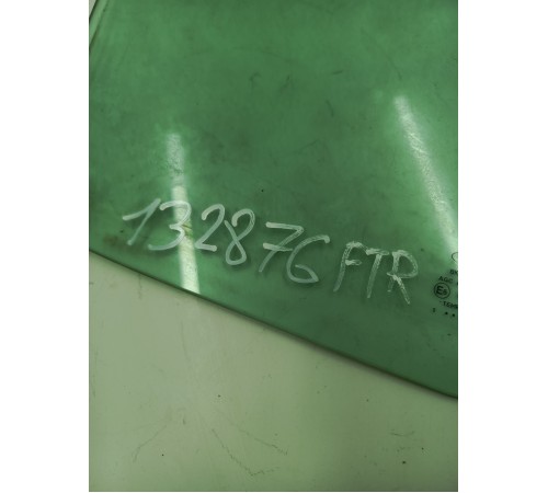 Стекло двери переднее левое