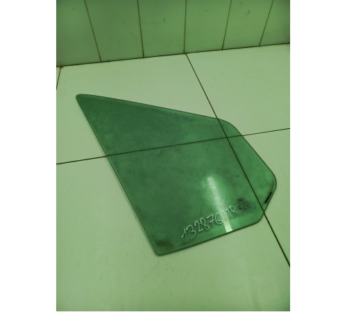 Стекло двери переднее левое