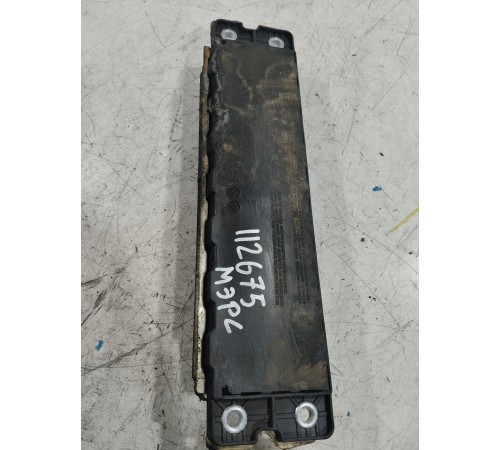 Подушка безопасности переднего пассажира коленная