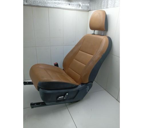 Сиденье переднее левое