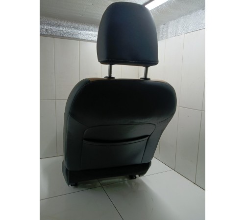 Сиденье переднее левое