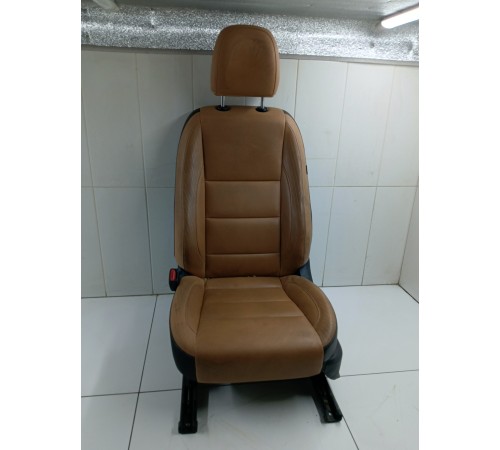 Сиденье переднее левое