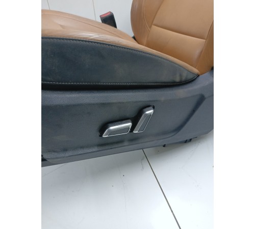 Сиденье переднее левое