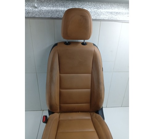 Сиденье переднее левое