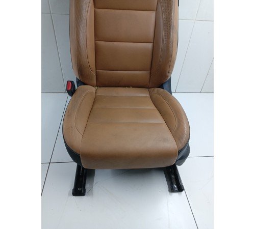 Сиденье переднее левое