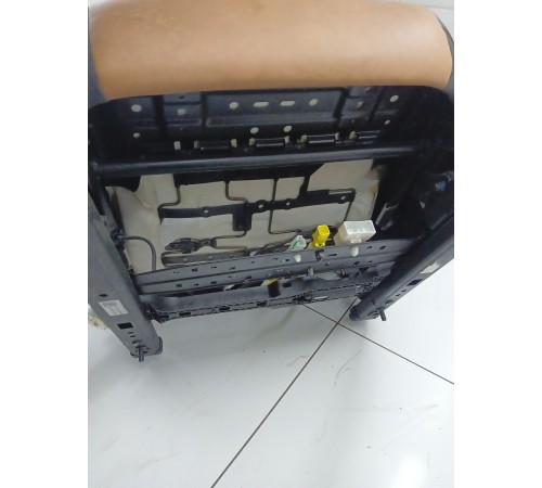 Сиденье переднее левое