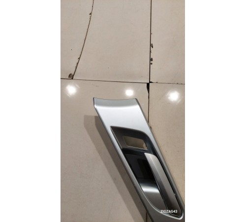 Ручка двери (передняя левая внутренняя)