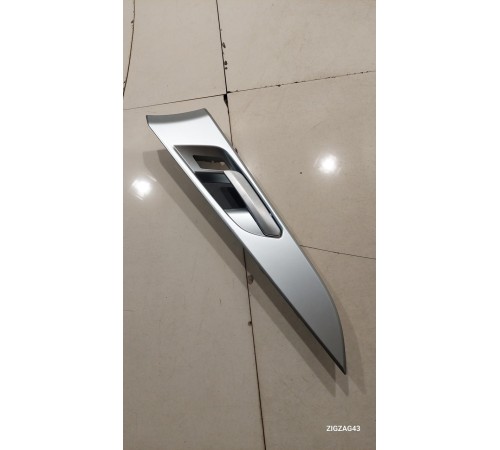 Ручка двери (передняя левая внутренняя)