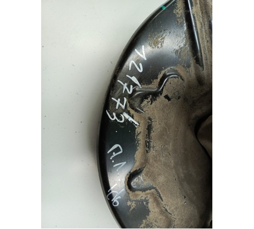 Поворотный кулак передний левый