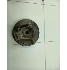 Поворотный кулак передний левый