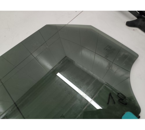 Стекло двери заднее левое