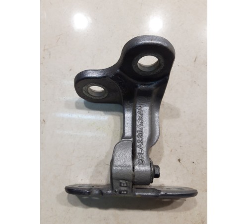 Петля двери (передняя, правая, верхняя)