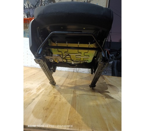 Сиденье переднее правое