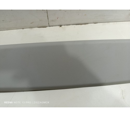 Обшивка крышки двери багажника