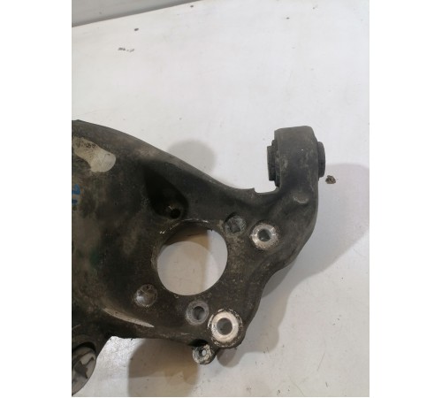 Кулак поворотный задний левый