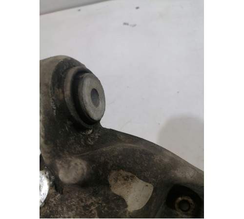 Кулак поворотный задний левый