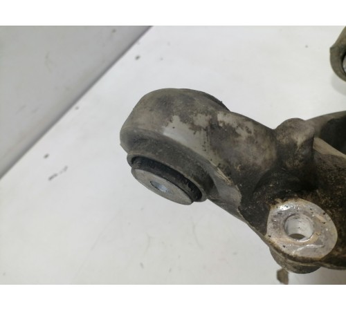 Кулак поворотный задний левый