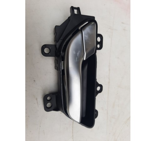 Ручка двери (передняя левая внутренняя)