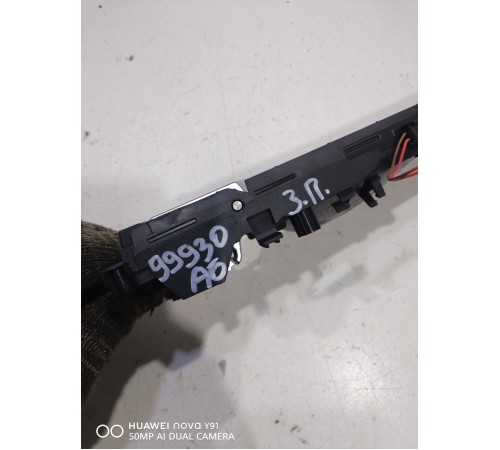 Ручка двери (задняя правая внутренняя)