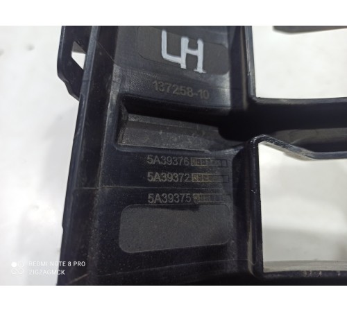 Решетка радиатора левая