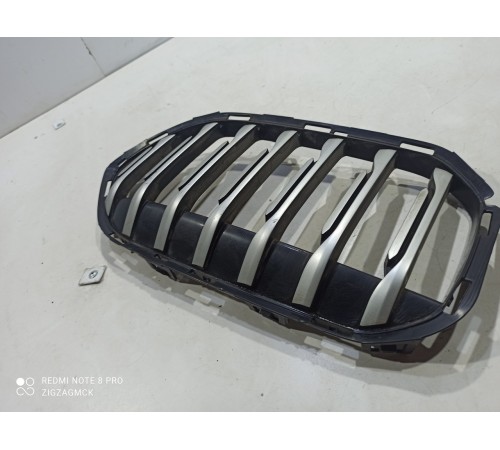 Решетка радиатора левая