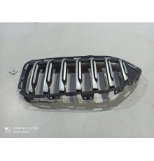 Решетка радиатора левая