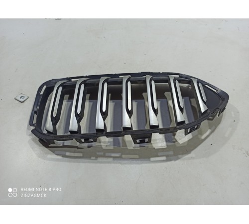 Решетка радиатора левая