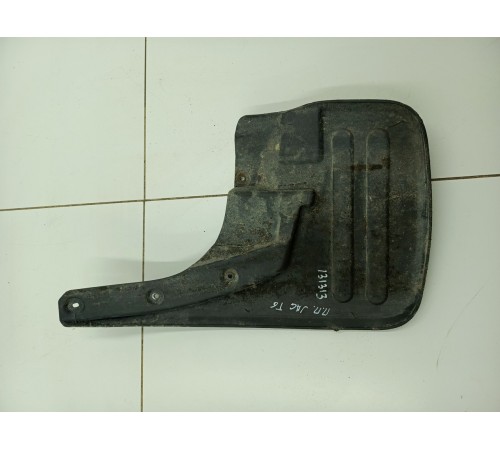 Брызговик передний правый