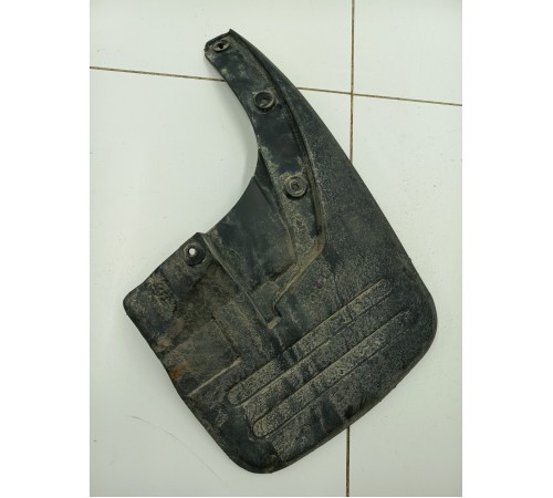 Брызговик передний правый