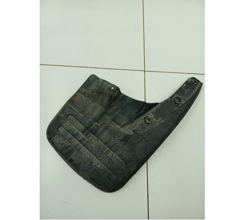 Брызговик передний правый