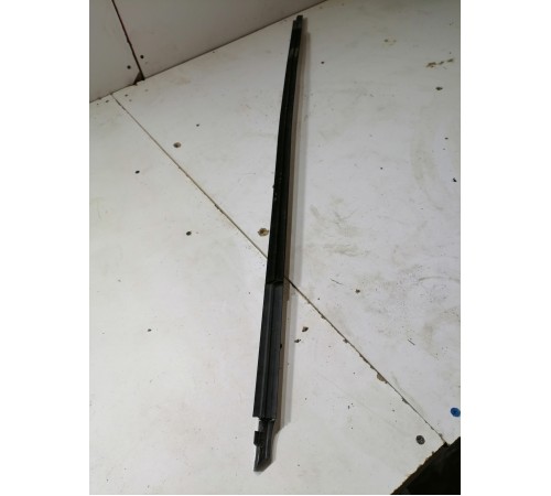 Молдинг стекла передний правый наружний