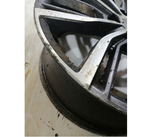 Диск литой R18