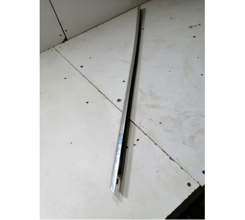 Молдинг стекла передний правый наружний