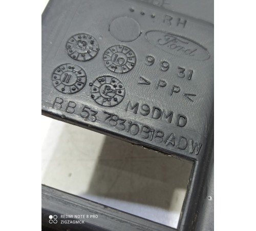 Обшивка багажника правая