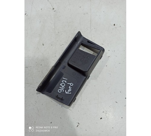 Обшивка багажника правая