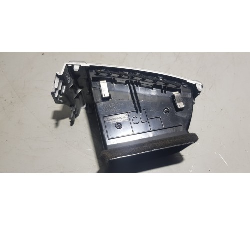 Дефлектор воздушный правый