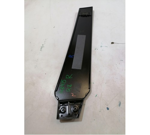 Накладка центральной стойки правая наружная