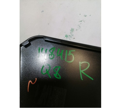 Накладка центральной стойки правая наружная