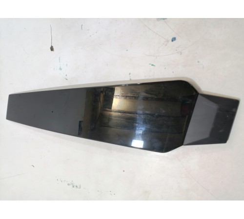 Накладка центральной стойки правая наружная