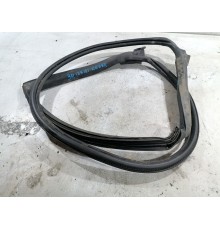 Уплотнитель двери задний правый