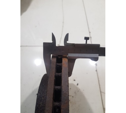 Тормозной диск передний правый