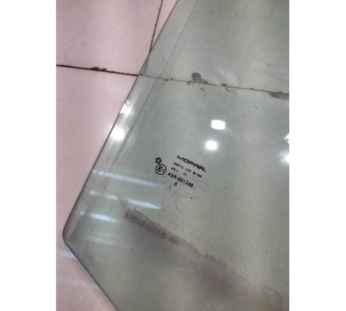 Стекло двери (переднее, правое)