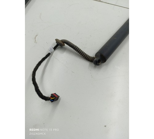 Амортизатор крышки багажника