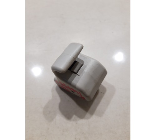 Фиксатор солнцезащитного козырька правый