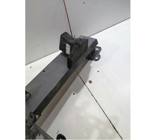 Усилитель переднего бампера