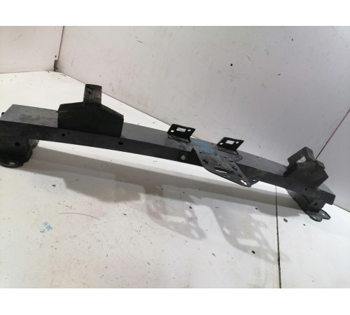 Усилитель переднего бампера