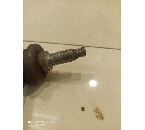 Стойка переднего стабилизатора левая